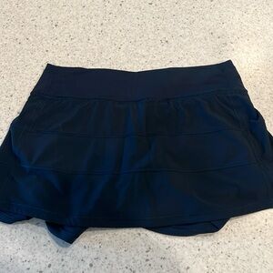 Lululemon skirt! Size 6 in navy!